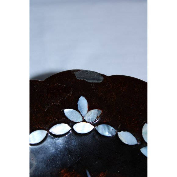 Lacquered Wall Plaques with Inlaid Peacock Design and Border - Picture 6 of 6